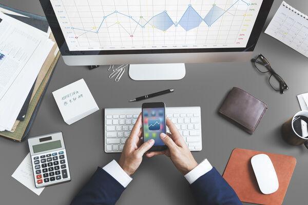 Análisis de estrategias de pago transfronterizo en teléfono y computadora de escritorio