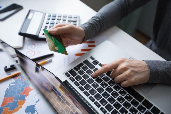 Pago con tarjeta de crédito en línea para transacciones transfronterizas
