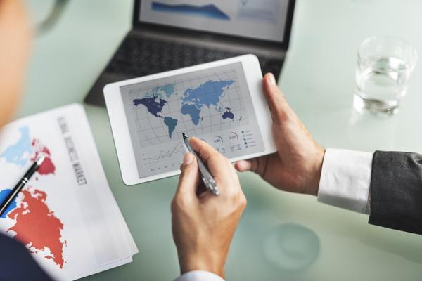 Análisis del gráfico de tendencias y estrategias de pago globales