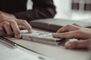 Acuerdo comercial que involucra servicio de cobro de cheques