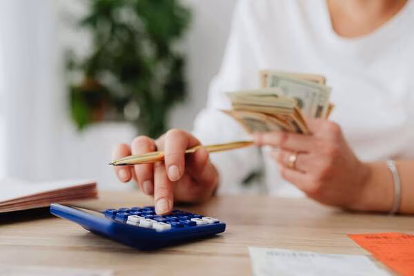 Woman count money smart check cashing tips
