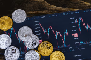 Comercio de criptomonedas en cajeros automáticos de Bitcoin en la pantalla del mercado digital