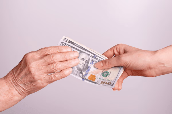Efectivo entregado durante una transferencia de dinero