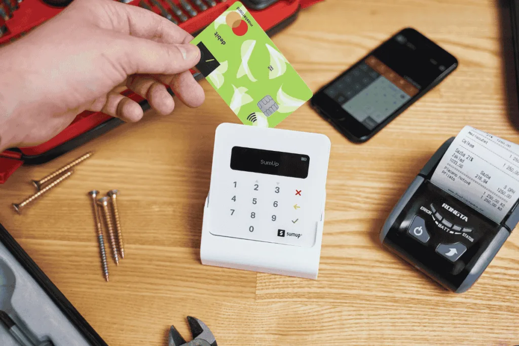 Dispositivo de pago móvil que permite pagos transfronterizos