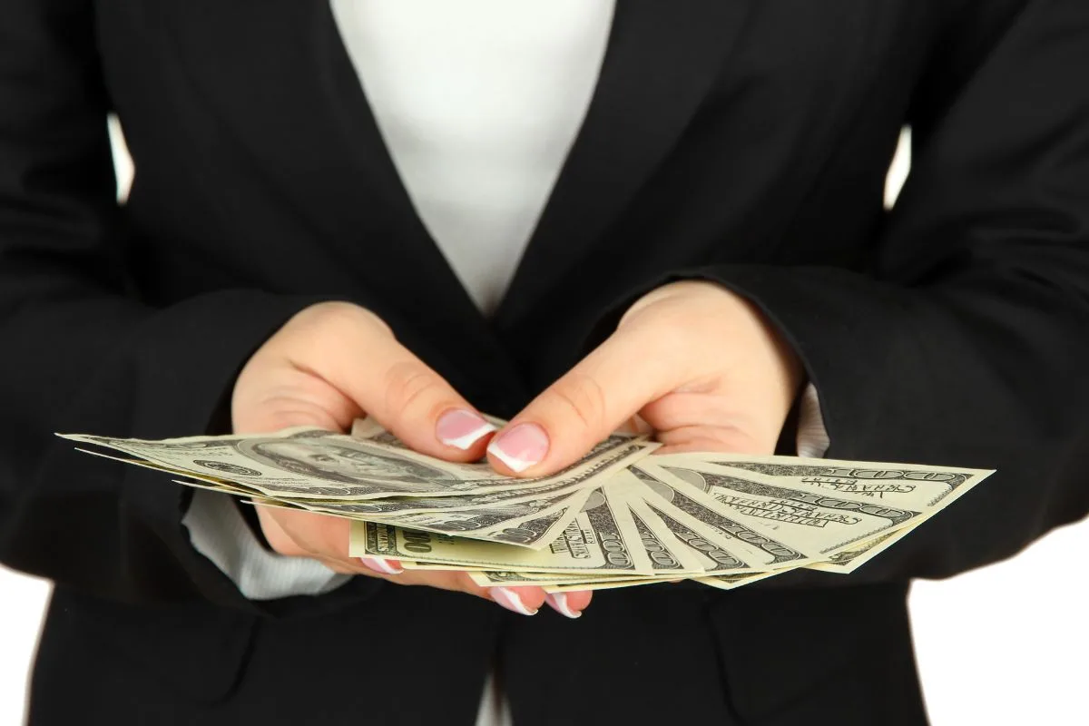 What Are the Safest Ways To Send Money To Someone Today