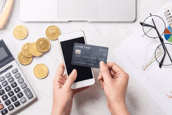 Uso de tarjetas de crédito y dispositivos móviles para pagos transfronterizos
