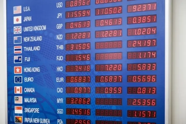 Comprensión de los tipos de cambio en las transferencias de dinero