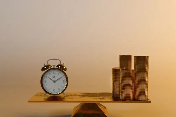Equilibrio de tiempo y dinero en el cambio de cheques