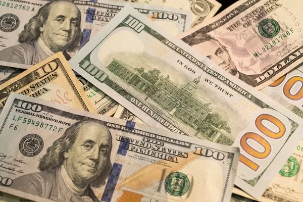 Facturas de moneda preparadas para transacciones de giro postal