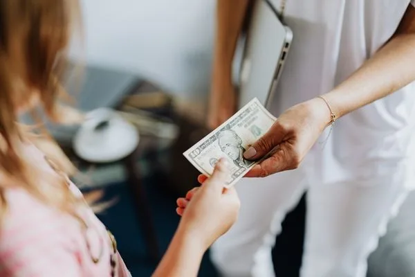 Intercambio de efectivo por una simple transferencia de dinero