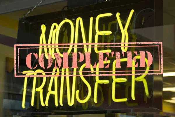 Señal de transferencia de dinero completada que indica una transacción exitosa