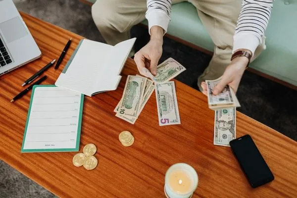 Person organizing cash while preparing for a money transfer