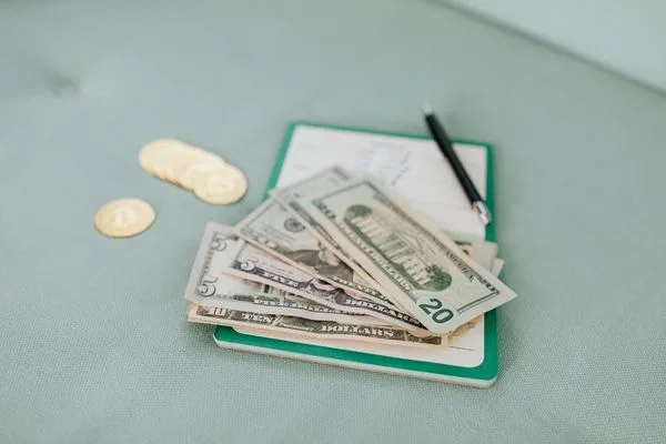 Money transfer preparation using US cash and transaction note