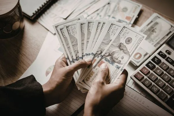 Currency Exchange Process With U.S. Dollars And Calculator