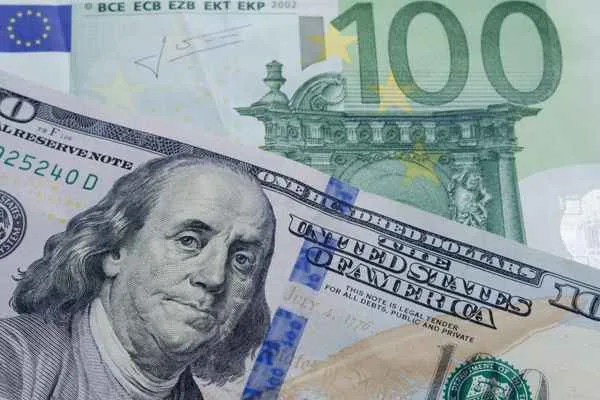 Billetes internacionales que destacan las opciones seguras de cambio de divisas