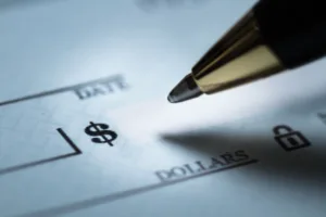 Bolígrafo para cobrar cheques y llenar el monto en dólares del cheque