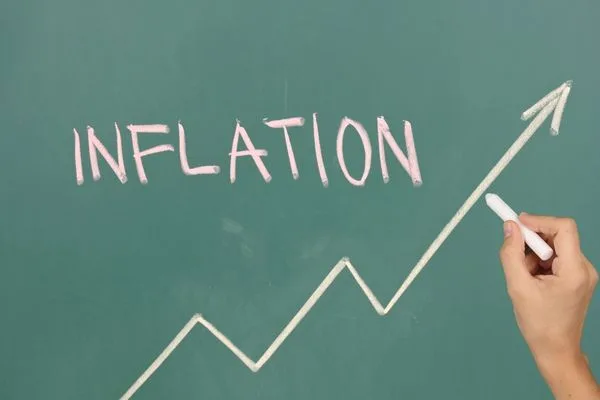 El gráfico de inflación en aumento afecta los valores de cambio de las transferencias de dinero
