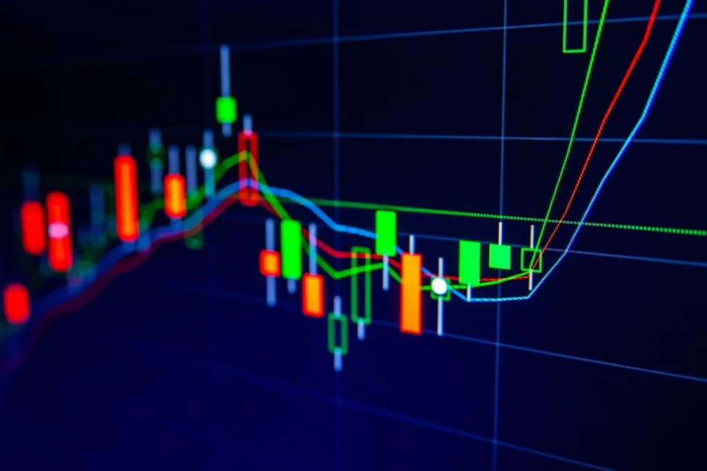 Fluctuaciones del tipo de cambio mostradas en un gráfico financiero