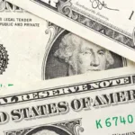 Tema de cambio de divisas con detalles de billetes de dólar estadounidense