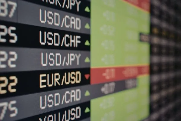Forex Board muestra los tipos de cambio de divisas en tiempo real.
