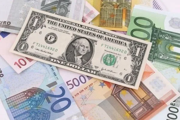 Global Banknotes Highlighting Currency Exchange Markets